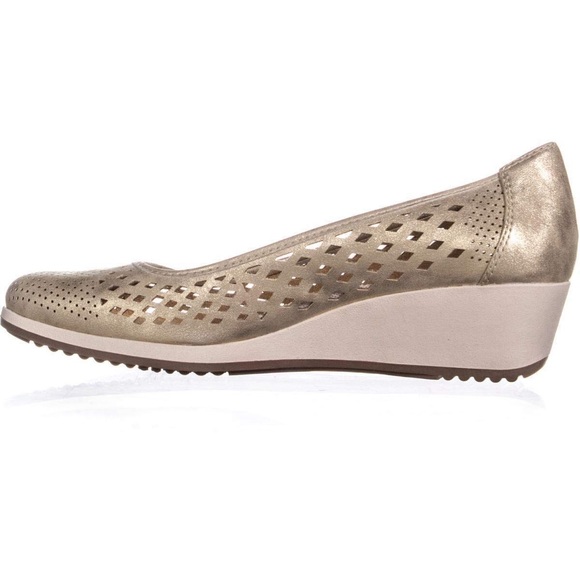 naturalizer brina laser cut wedge pump